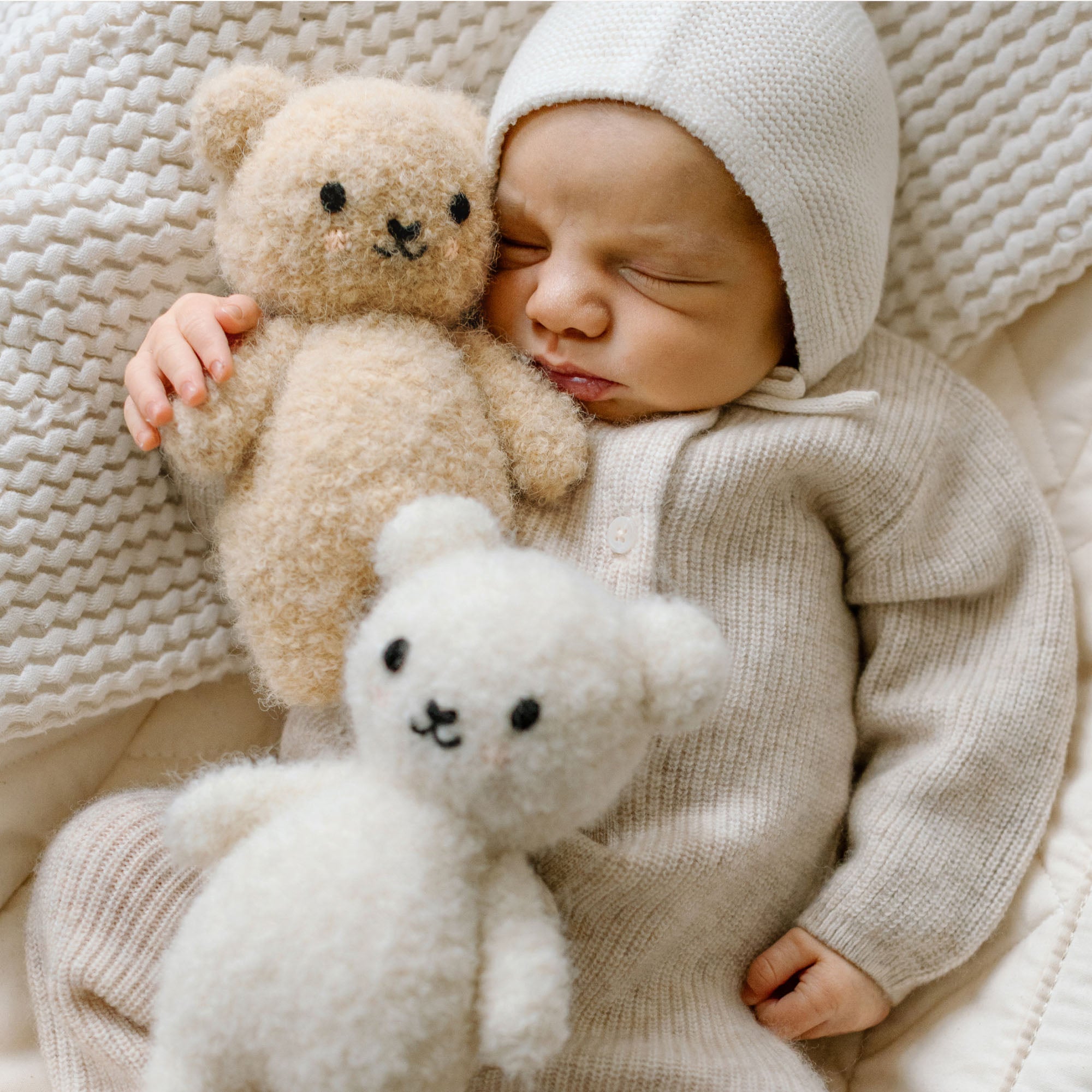 Baby bouclé bear (honey)