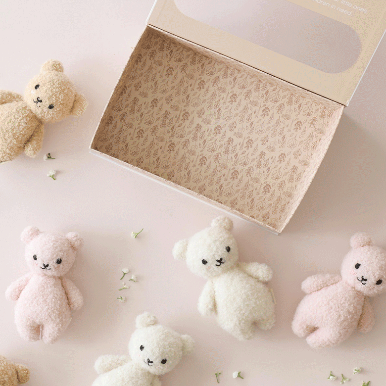 Baby bouclé bear (honey)